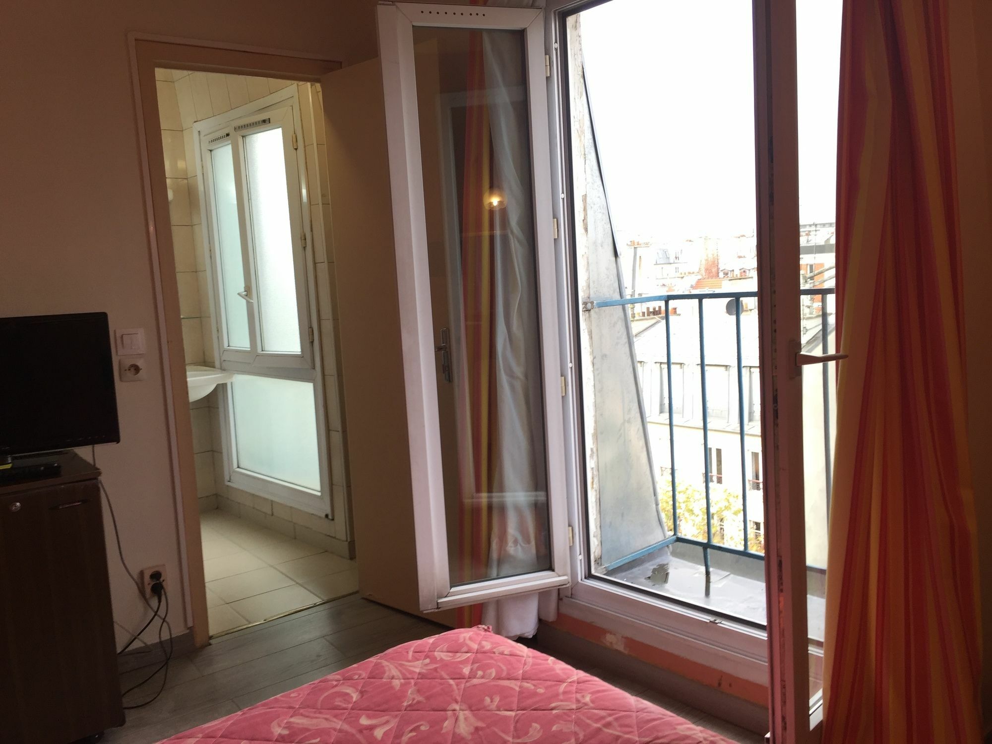 Hotel Des Pyrenees - Entre Bastille Et Nation Parijs Buitenkant foto