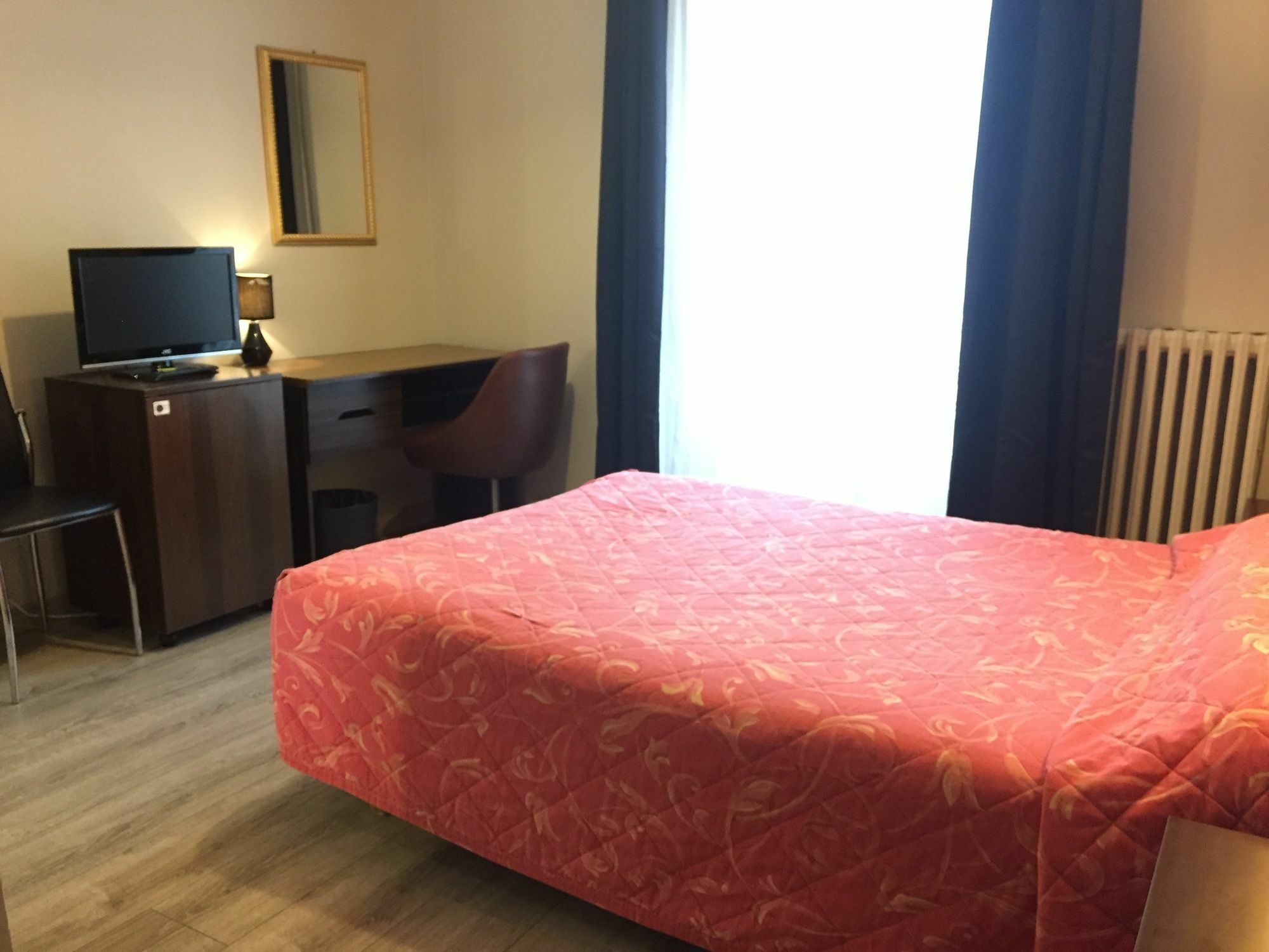 Hotel Des Pyrenees - Entre Bastille Et Nation Parijs Buitenkant foto